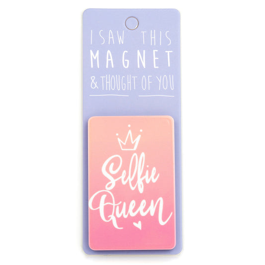 A fridge magnet saying 'Selfie Queen'